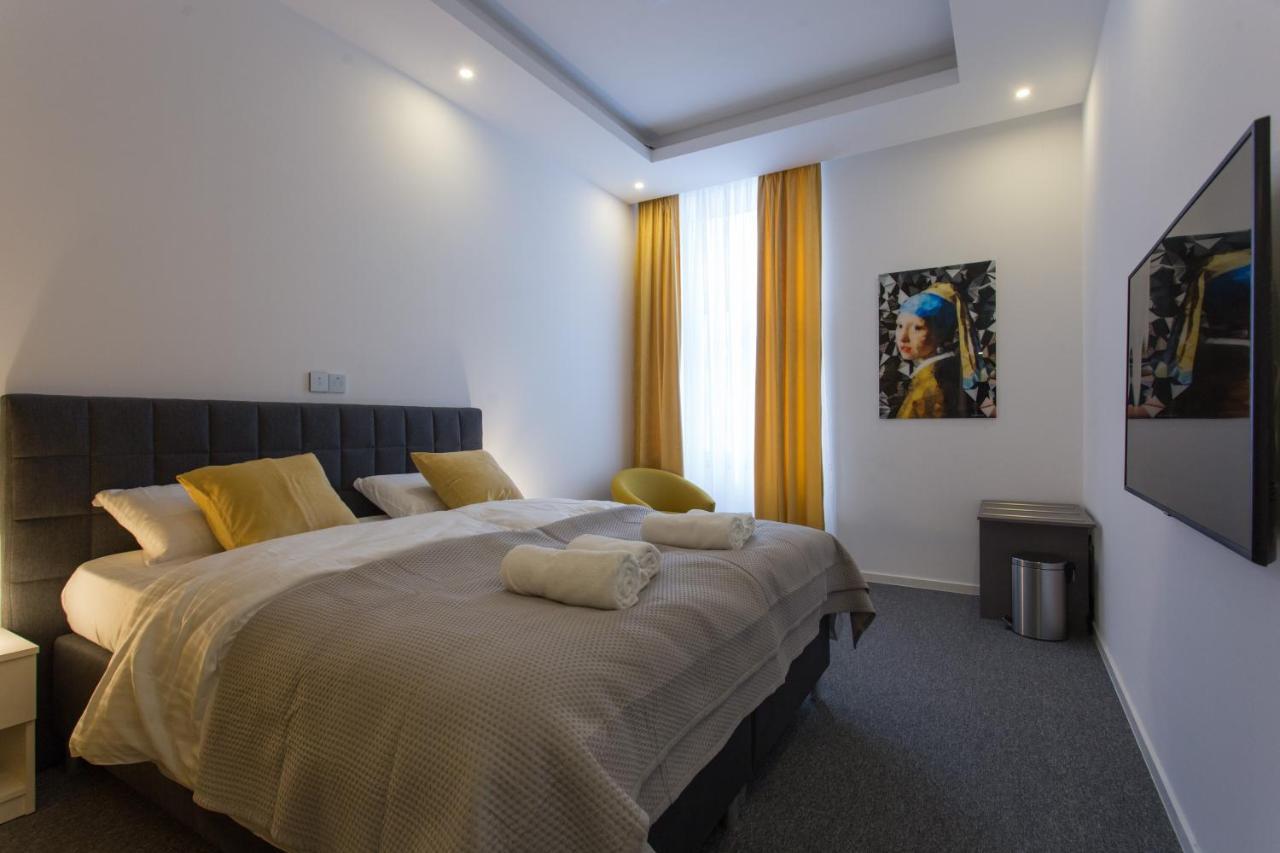 Elenas Rooms & Apartment Zagreb Bagian luar foto