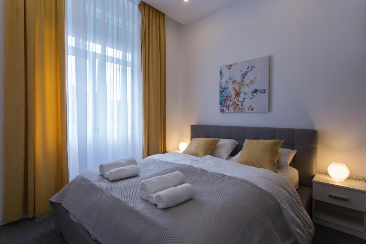 Elenas Rooms & Apartment Zagreb Bagian luar foto